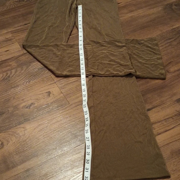 Good American Green Shimmery High Waisted Ribbed Slight Flare Leggings A33 - Picture 2 of 6